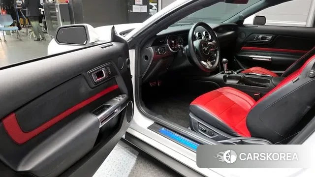 Ford Mustang 2021 Белый из Кореи, фото 2