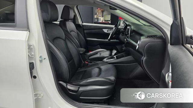 Kia The New K3 2nd generation 2021 Белый из Кореи, фото 2