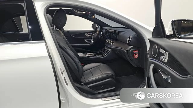Mercedes-Benz E-Class W213 2023 Белый из Кореи, фото 2