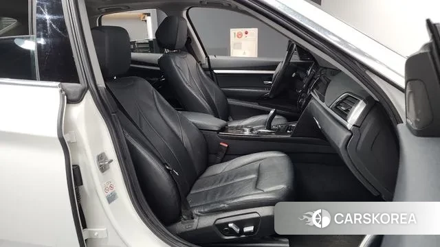 BMW 3 Series GT (F34) 2018 Белый из Кореи, фото 2