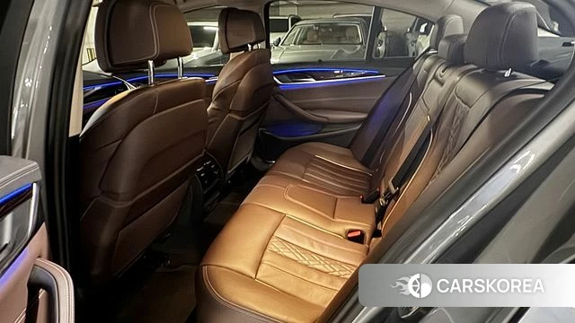 BMW 5 Series (G30) 2023 Серый из Кореи, фото 2