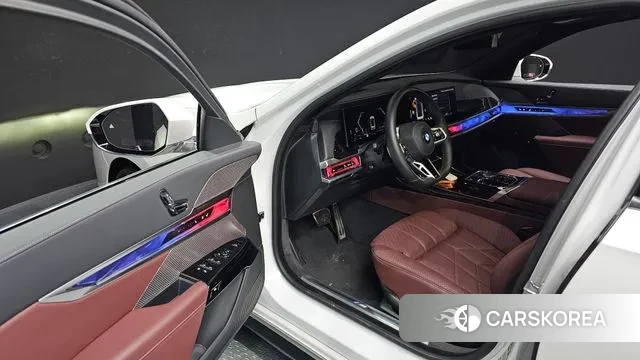 BMW 7 Series (G70) 2025 Белый из Кореи, фото 2