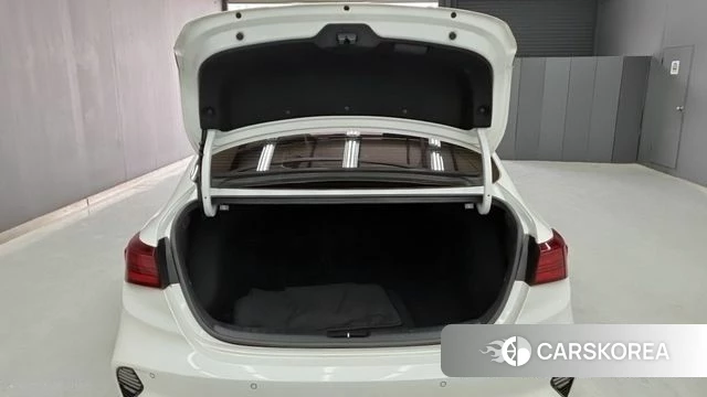 Kia The New K3 2nd generation 2021 Белый из Кореи, фото 2