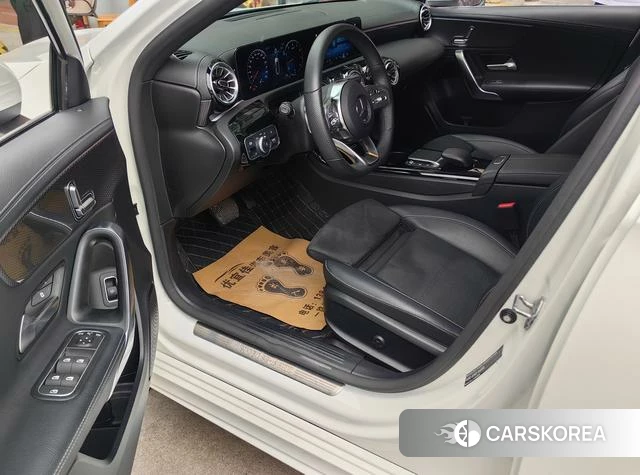 Mercedes-Benz Class A 2021 Белый из Китая, фото 2