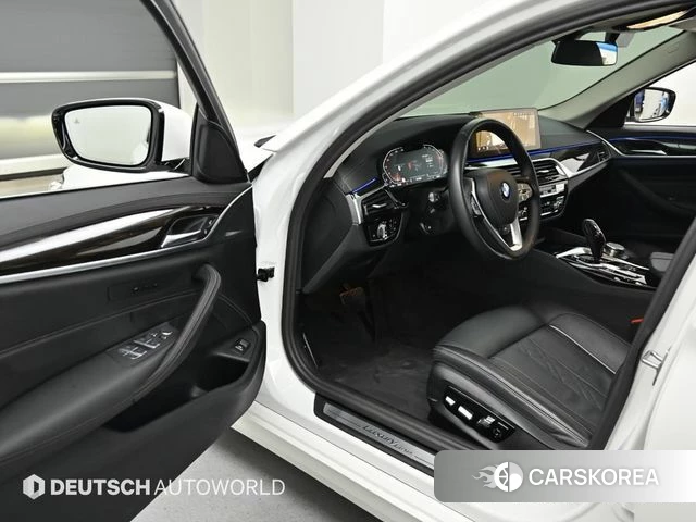 BMW 5 Series (G30) 2023 Белый из Кореи, фото 2