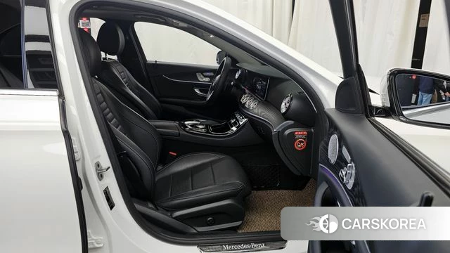 Mercedes-Benz E-Class W213 2018 Белый из Кореи, фото 2