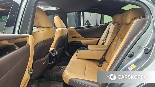 Lexus ES300h 7th generation 2019 Серый из Кореи, фото 2