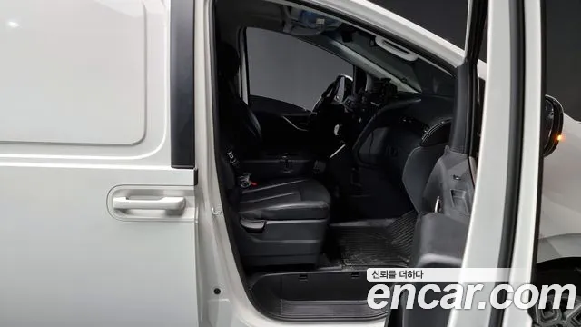 Hyundai Staria 2022 Белый из Кореи, фото 2