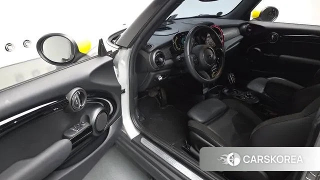 Mini Cooper Electric 2022 Белый из Кореи, фото 2