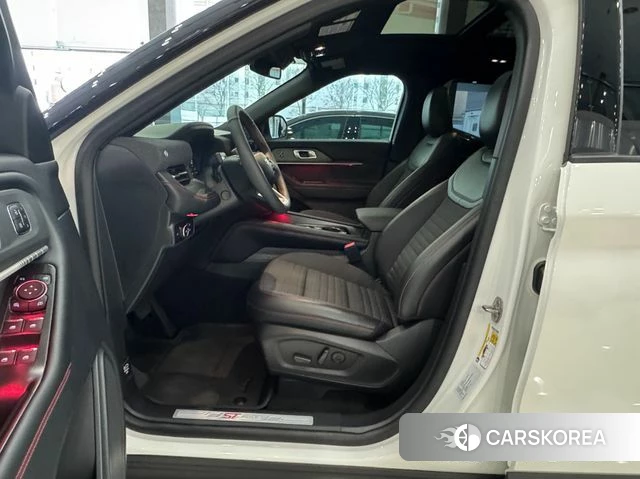 Ford Explorer 6th Generation 2025 Белый из Кореи, фото 2