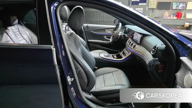 Mercedes-Benz E-Class W213 2021 Синий из Кореи, фото 2