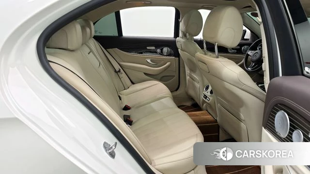 Mercedes-Benz E-Class W213 2018 Белый из Кореи, фото 2