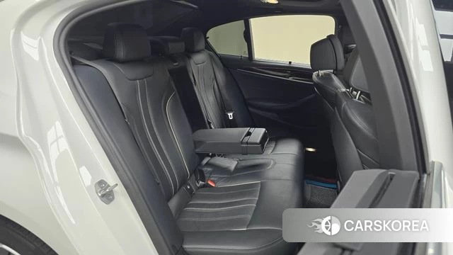 BMW 5 Series (G30) 2022 Белый из Кореи, фото 2