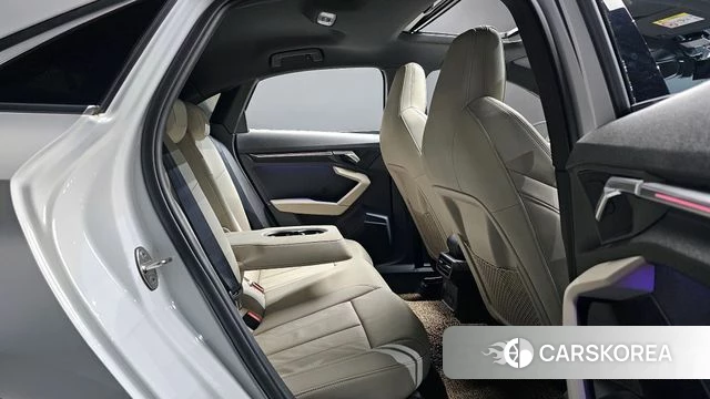 Audi A3 (8Y) 2024 Белый из Кореи, фото 2