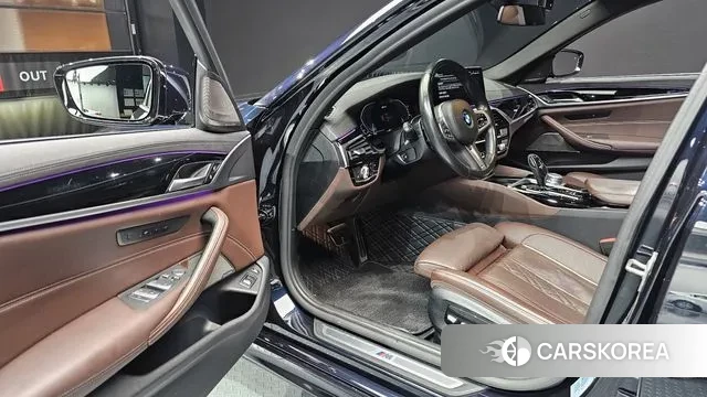 BMW 5 Series (G30) 2021 Черный из Кореи, фото 2