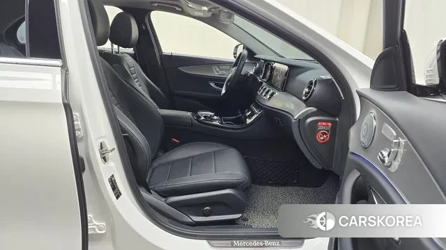 Mercedes-Benz E-Class W213 2018 Белый из Кореи, фото 2