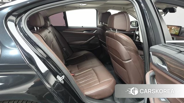 BMW 5 Series (G30) 2023 Черный из Кореи, фото 2