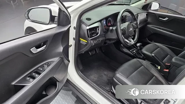 Kia Stonic 2018 Белый из Кореи, фото 2