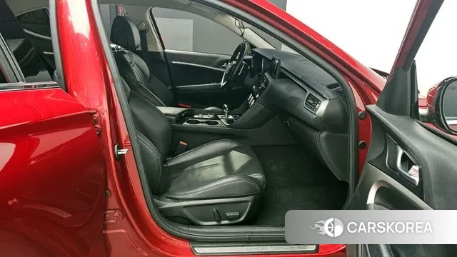 Genesis The New G70 id 3488110 из Кореи 2