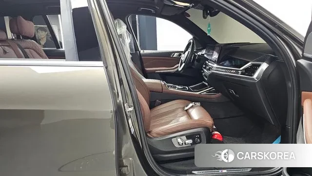 BMW X7 (G07) 2023 Зеленый из Кореи, фото 2