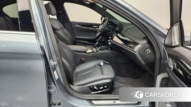 BMW 5 Series (G30) 2020 Серый из Кореи, фото 2