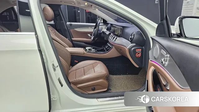 Mercedes-Benz E-Class W213 2018 Белый из Кореи, фото 2