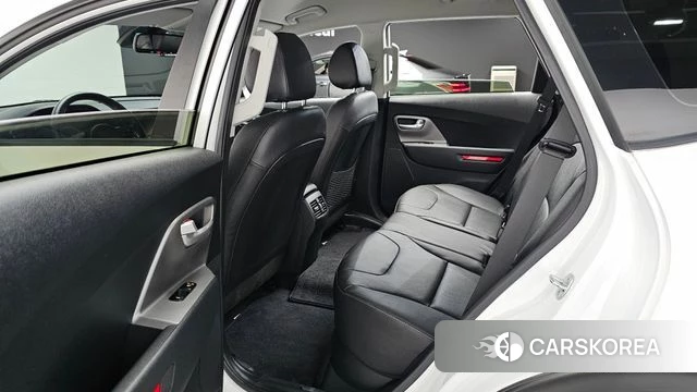 Kia Niro Plus 2023 Белый из Кореи, фото 2