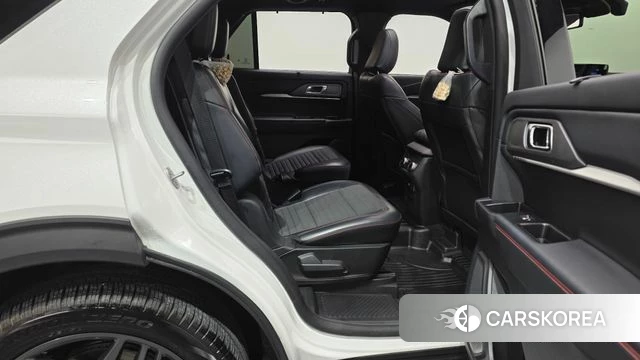 Ford Explorer 6th Generation 2025 Белый из Кореи, фото 2