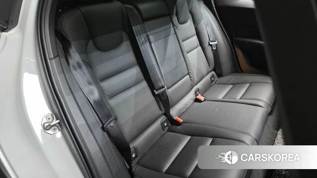 Volvo V60 Cross-Country 2nd Generation 2019 Белый из Кореи, фото 2