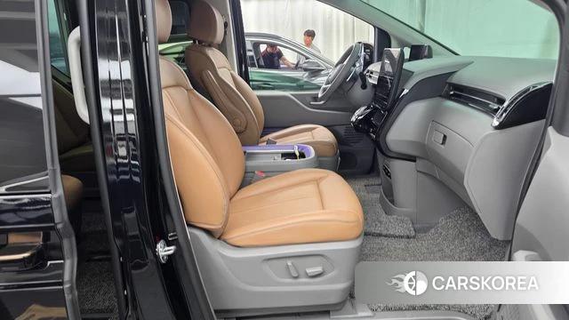 Hyundai Staria 2023 Черный из Кореи, фото 2