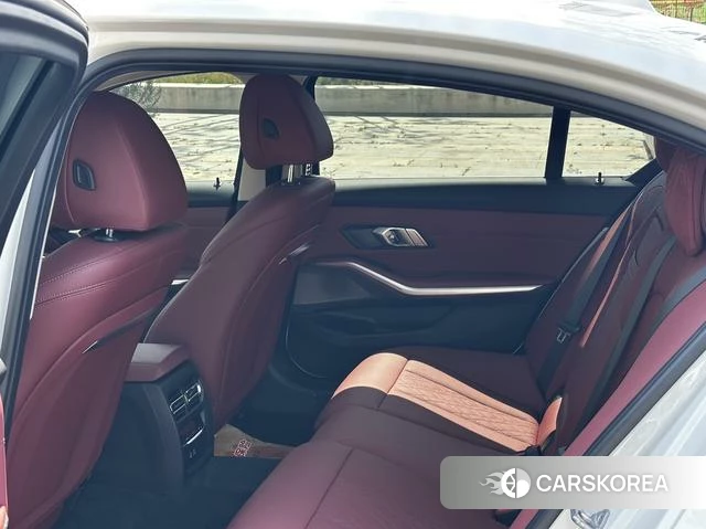 BMW 3 series 2024 Белый из Китая, фото 2