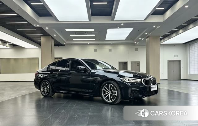 BMW 5 series (imported) 2023 Черный из Китая, фото 2