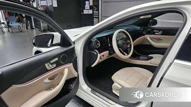 Mercedes-Benz E-Class W213 2023 Белый из Кореи, фото 2