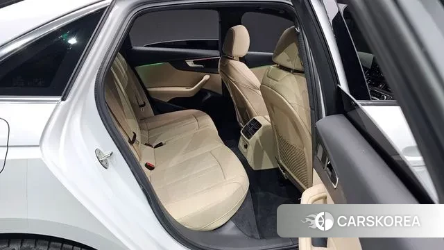 Audi A4 (B9) 2023 Белый из Кореи, фото 2