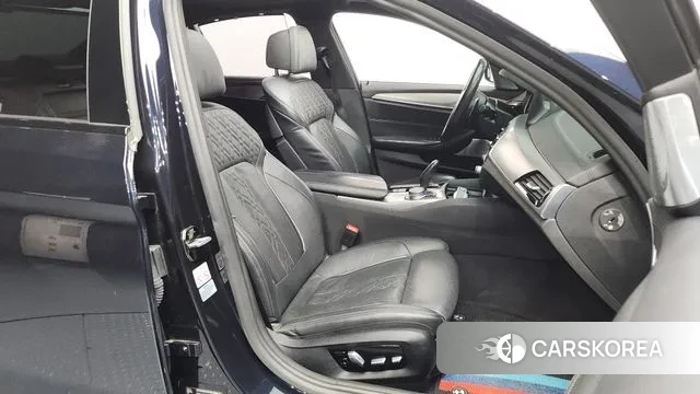 BMW 5 Series (G30) 2018 Черный из Кореи, фото 2