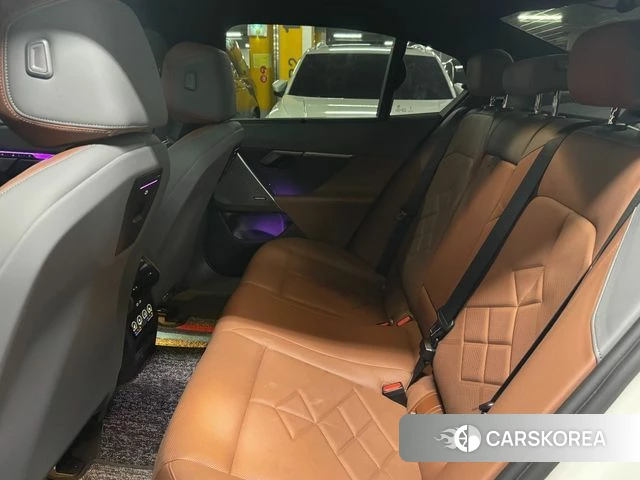BMW 5 Series (G60) 2025 Белый из Кореи, фото 2