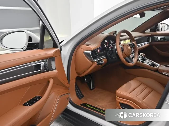 Porsche Panamera (971) 2023 Жемчужный цвет из Кореи, фото 2