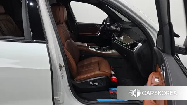 BMW X7 (G07) 2023 Белый из Кореи, фото 2