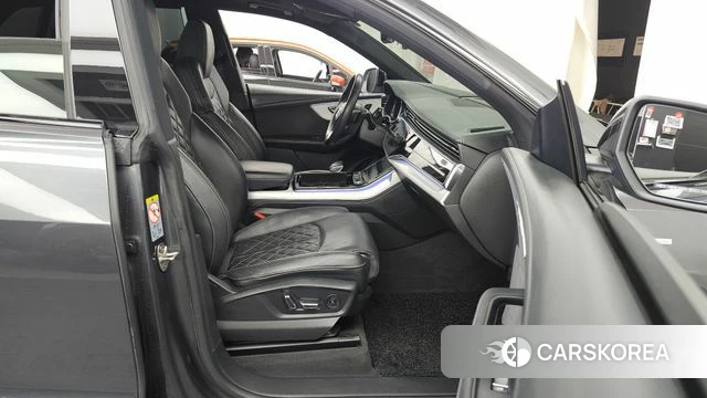 Audi Q8 (4M) 2021 Серый из Кореи, фото 2