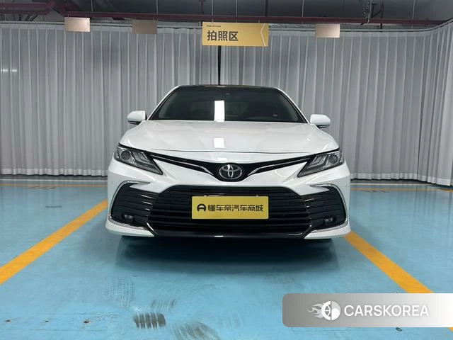 Toyota Camry 2023 Белый из Китая, фото 2