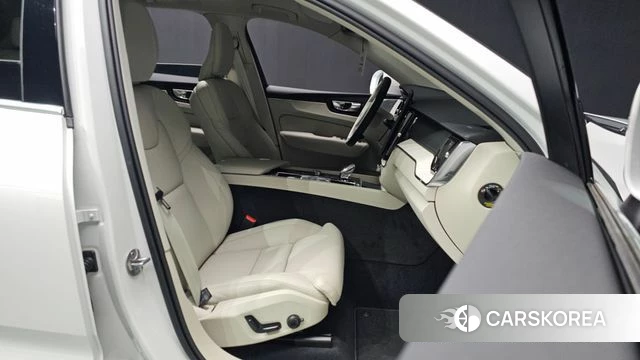 Volvo XC60 second Generation 2026 Белый из Кореи, фото 2