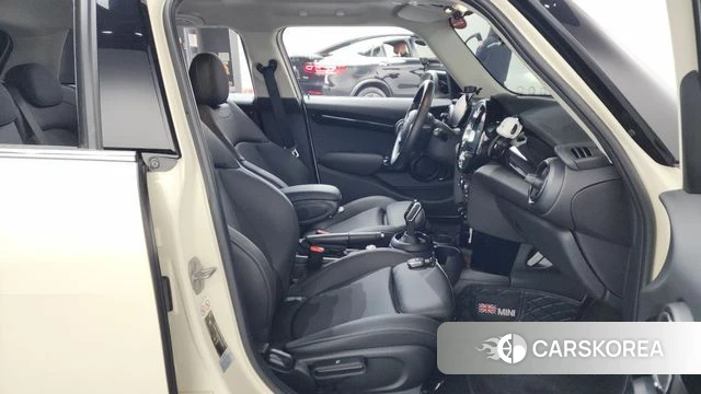 Mini Cooper 2021 Белый из Кореи, фото 2