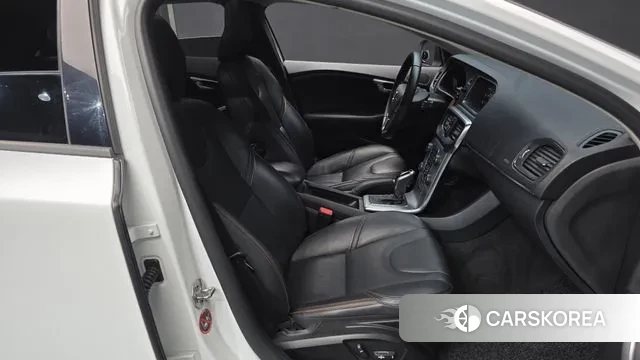 Volvo V40 Cross-Country 2019 Белый из Кореи, фото 2