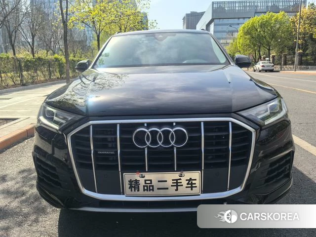 Audi Q7 2024 Черный из Китая, фото 2