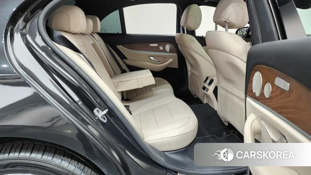 Mercedes-Benz E-Class W213 2021 Серый из Кореи, фото 2