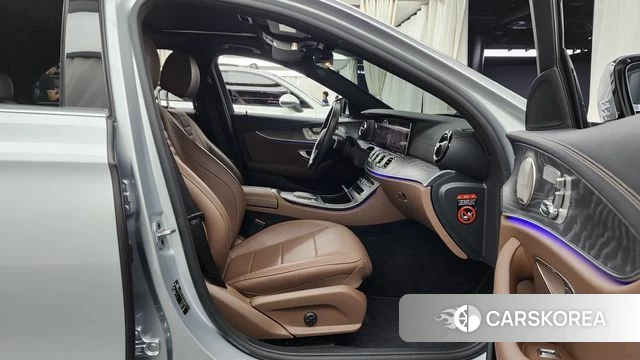 Mercedes-Benz E-Class W213 2022 Серебристо-серый из Кореи, фото 2