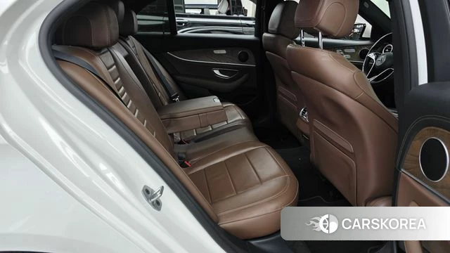 Mercedes-Benz E-Class W213 2022 Белый из Кореи, фото 2
