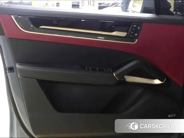 Porsche Cayenne (PO536) 2023 Светло-серебряный цвет из Кореи, фото 2