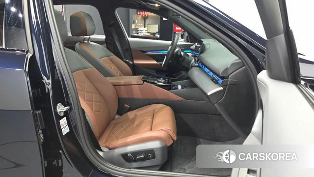 BMW 5 Series (G60) 2024 Черный из Кореи, фото 2