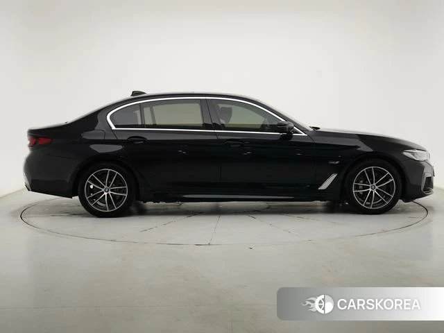 BMW 5 series PHEV 2021 Черный из Китая, фото 2